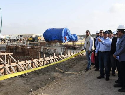 وزير البترول يتفقد الأعمال الإنشائية لمصنع السويس لمشتقات الميثانول بميناء دمياط
