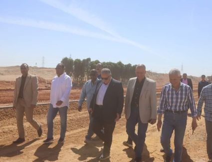 وزير الإسكان يتابع أعمال الطرق بالمنطقة الصناعية بالعاشر من رمضان