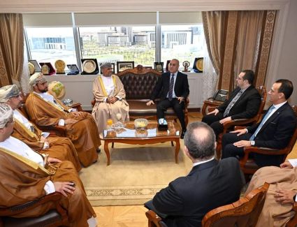 وزير الإسكان يلتقى نظيره العماني للتعاون في التنمية العمرانية وتبادل الخبرات 