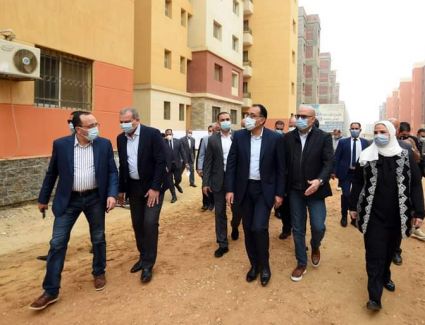 رئيس الوزراء يتفقد مشروع بديل العشوائيات بمدينة السلام بتكلفة 1.7 مليار جنيه 