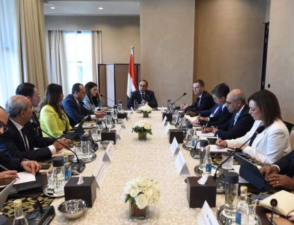 رئيس الوزراء يلتقي نائب رئيس مؤسسة التمويل الدولية والوفد المرافق له