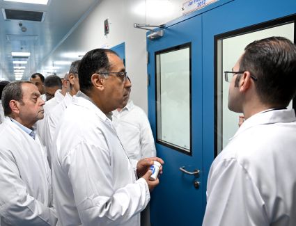 رئيس الوزراء يتفقد مصنع "كرمان السوري" للصناعات الدوائية بالمنطقة الصناعية ببياض العرب