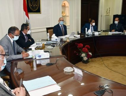 وزير الإسكان: الرئيس السيسى وجه بتطوير الريف المصرى بالكامل.. والبداية بــ 1500 قرية