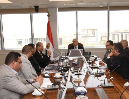 وزير الإسكان يتابع سير العمل بهيئة المجتمعات العمرانية وأجهزة المدن الجديدة وخطط تطوير العمل