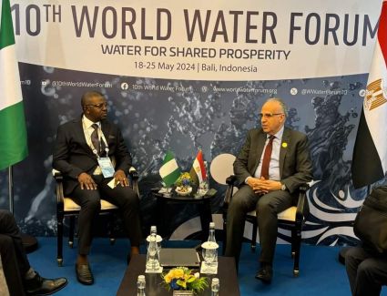 وزير الري يلتقي نظيره النيجيري على هامش المنتدى العالمي العاشر للمياه