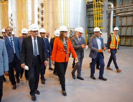  وزيرا التخطيط والتموين والمؤسسة الإسلامية يتفقدون مصنع الشركة الشرقية