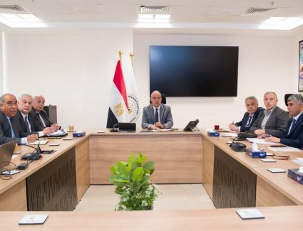 وزير الري يتابع موقف مشروعات الخطة الإستثمارية للعام المالي الحالي والقادم