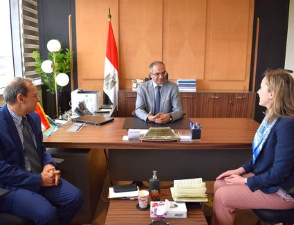 وزير الإسكان يتابع موقف تنفيذ مشروعات مياه الشرب والصرف الصحي الجاري تنفيذها بالتعاون مع بنك الاستثمار الأوروبي