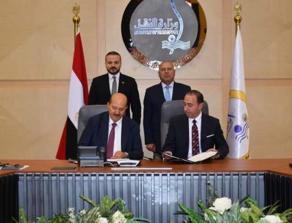 وزير النقل يشهد توقيع تفاهم لانشاء أول مشروع من نوعه في مصر لتخريد السفن بميناء دمياط
