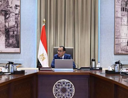 رئيس الوزراء يتابع موقف توافر الأدوية والمستلزمات الطبية