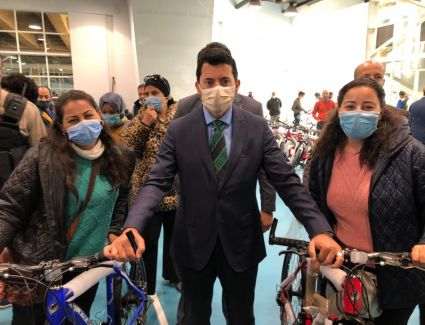 وزير الرياضة يسلم دراجات المرحلة الثالثة من مبادرة "دراجتك.. صحتك "