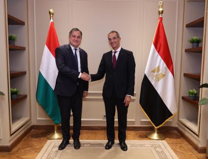 عمرو طلعت يبحث مع وزير الاقتصاد المجري التعاون بمجالات تطوير البنية التحتية