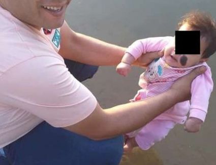 القبض على والد " طفلة التعرية".. جردها من ملابسها وحاول حرقها في الشارع.. صور   