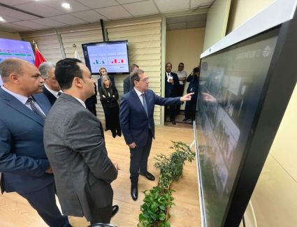 «الملا» يتابع سير العمل بغرفتى التحكم والمتابعة الآلية لمنظومة تكرير وتصنيع البترول بمصافى التكرير المصرية 