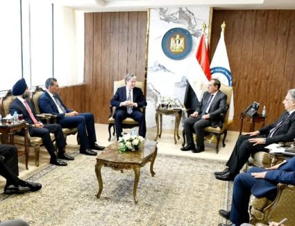 «الملا» يبحث مع مجموعة كارلايل التوسع في أنشطة البترول والغاز والطاقة 