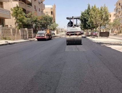 الإسكان: تكثيف أعمال رفع الكفاءة والتطوير للطرق بمدن القاهرة الجديدة و15مايو والعبور والشيخ زايد