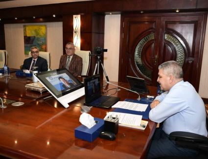 الفريق أسامة ربيع يبحث تأثير تطورات الأوضاع في منطقة البحر الأحمر مع رابطة الدولية لملاك سفن الصب الجاف