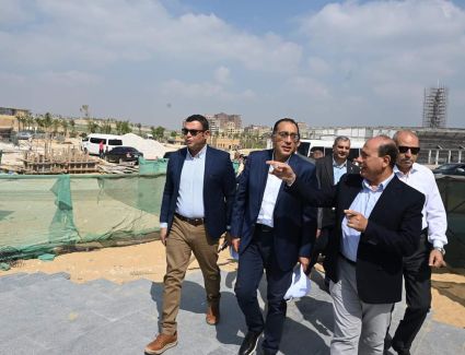 رئيس الوزراء يتفقد عددا من مشروعات القاهرة التاريخية يستهلها بحديقة تلال الفسطاط