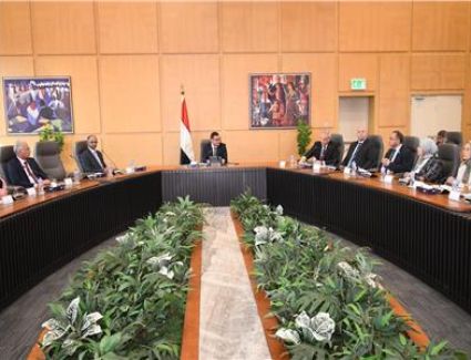 وزير الإسكان يتابع سير العمل والموقف التنفيذي لمشروعات هيئة تعاونيات البناء