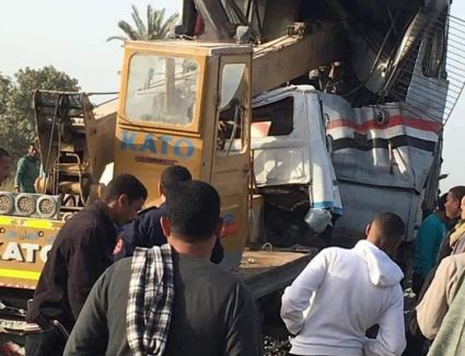 مصرع 3 أشخاص في حادث اصطدام سيارة مجهزة بونش في قطار  "القاهرة- أسوان"