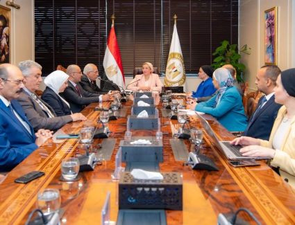  وزيرة البيئة تستقبل أعضاء لجنة الطاقة والبيئة والقوى العاملة بمجلس الشيوخ لمناقشة سبل توطيد التعاون بين الجانبين