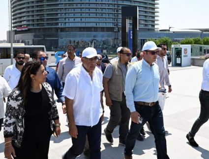 مدبولي يتفقد المنطقة الترفيهية بجوار الأبراج الشاطئية بالعلمين الجديدة 