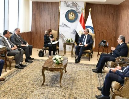 وزير البترول يوقع اتفاقيتين مع الشركات العالمية لضخ 340 مليون دولار  استثمارات لزيادة