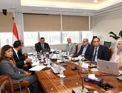 وزير الإسكان يبحث مع مسئولى《سيمنز》استخدام الأنظمة والحلول الذكية بالمدن الجديدة