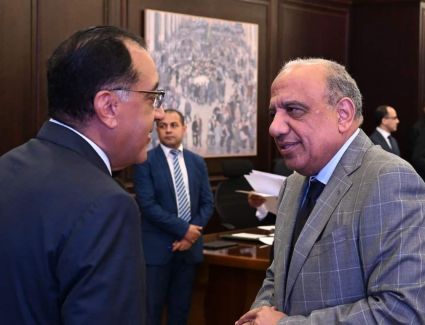 وزير الكهرباء يستعرض قدرات وخطط منظومة الشبكة القومية لتوليد الكهرباء بمختلف أنواع الطاقة بما في ذلك المتجددة