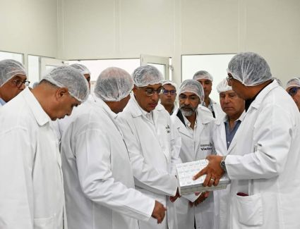 رئيس الوزراء يتفقد مصنع الشركة الأوروبية المصرية للصناعات الدوائية