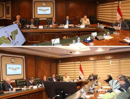  وزير الطيران المدني يبحث مع جمعيات ومؤسسات المستثمرين المقترحات الداعمة لجذب الإستثمارات