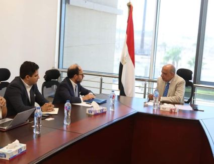 وزير الكهرباء يبحث مع وفد بنك الاستثمار الأوروبى دعم وتعزيز فرص التعاون فى مختلف المجالات