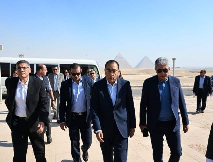 رئيس الوزراء يتفقد أعمال تطوير مدخل المنطقة الأثرية بهضبة الأهرام