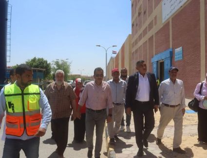 وزير الإسكان يتابع سير العمل بمنظومة مياه الشرب والصرف بالقاهرة الجديدة والعاشر من رمضان