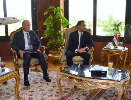 وزير الطيران يبحث مع شركة بوينج العالمية أوجه التعاون بمجال صناعة النقل الجوي