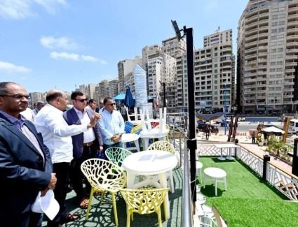 وزير الإسكان ومحافظ الإسكندرية يتفقدان مشروع توسعة كورنيش الإسكندرية من المنتزه إلى فندق المحروسة