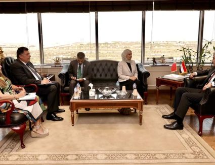 وزير السياحة يلتقي بسفيرة البحرين لبحث التعاون المشترك بين البلدين في مجال السياحة والآثار