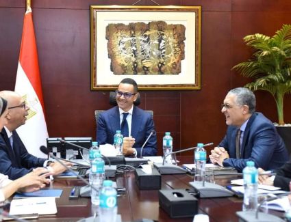 وزير الاستثمار  مع «سان جوبان» استثمارات الشركة الحالية والمستقبلية في مصر