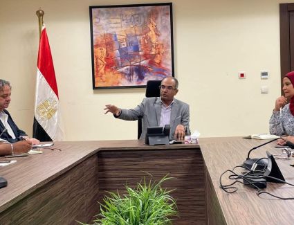 الإسكان تتابع موقف إدارة مشروعات مياه الشرب والصرف الصحي والحمأة وسير العمل بوحدة إدارة المشروعات بالوزارة