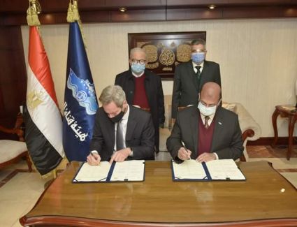 رئيس هيئة قناة السويس يشهد توقيع اتفاقية المساهمين مع شركة STERNER النرويجية لإنشاء مجمع للاستزراع المائى