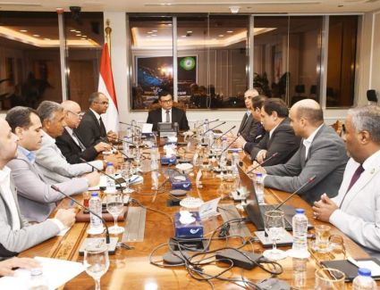 وزير الإسكان يبحث استخدام الحلول المتطورة لإدارة وتشغيل وصيانة منظومة مياه الشرب والصرف الصحي