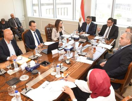 وزير الإسكان ومحافظ الجيزة يستعرضان مخطط تطوير المنطقة المحيطة بالأهرامات وآليات تنفيذه