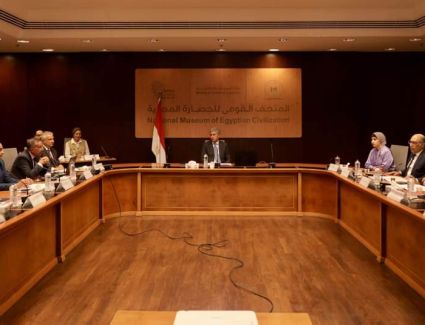 وزير السياحة يناقش آليات تعزيز الترويج للمتحف القومي الحضارات
