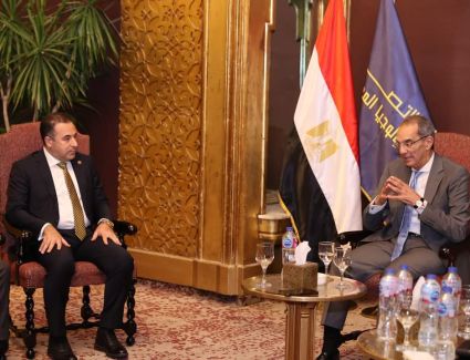 وزير الاتصالات يستعرض استراتيجية مصر الرقمية والأجندة التشريعية للوزارة