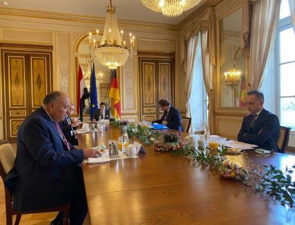 وزير الخارجية يلتقي نظيره الألماني على هامش زيارته الحالية إلى باريس