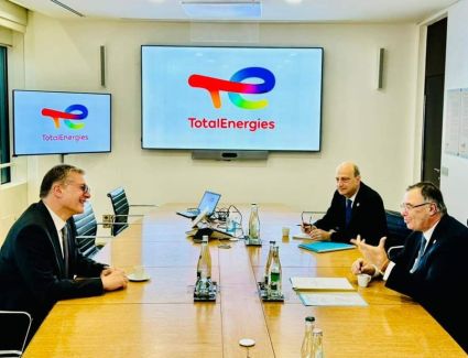 وزير البترول يلتقي رئيس شركة «توتال إينرجيز» العالم