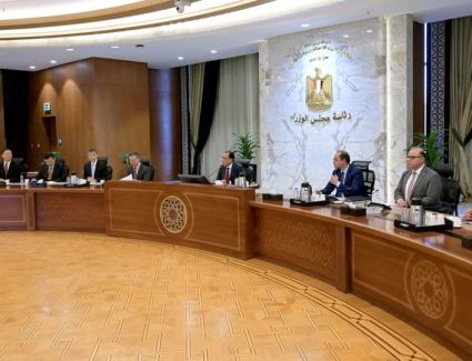 رئيس الوزراء يلتقي رئيس الهيئة الوطنية الصينية للتنظيم المالي والوفد المرافق له    ويُعرب عن تطلعه للعمل مع الجانب الصيني خلال الفترة المقبلة لتنفيذ مخرجات الاجتماع الوزاري العاشر لمنتدى التعاون الصيني العربي  العام الجاري يشهد احتفال البلدين بمرور ع