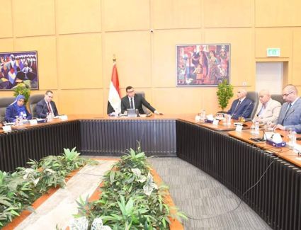 وزير الإسكان يتابع سير العمل بهيئة المجتمعات العمرانية الجديدة وأجهزة المدن الجديدة