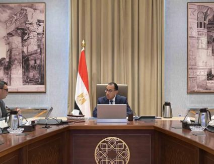 رئيس الوزراء يتابع مع وزير الإسكان عددا من مشروعات الوزارة وملفات العمل