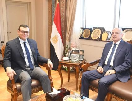 وزير الإسكان يستقبل محافظ الأقصر لمتابعة موقف مشروعات المبادرة الرئاسية «حياة كريمة» بالمحافظة